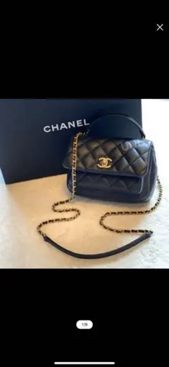 シャネルショルダーバッグ　黒色