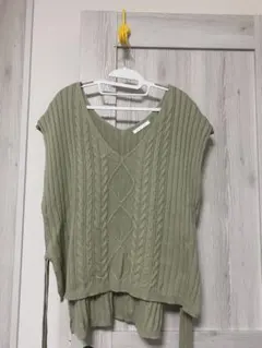 オリーブグリーン Vネック ニットベスト