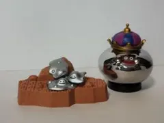 ドラゴンクエスト 立体モンスター図鑑 はぐれメタル　ベルフィギュア　メタルキング