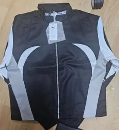 プーマ ユニセックス ナイン トゥ ファイブ ジャケット インポートサイズです。