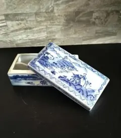 ❤②新品・未使用　青白磁　風景画　陶器ボックス　中国 　道具入れ 　銘ありのサムネイル