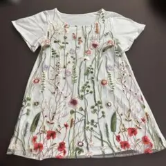 刺繍入り　ホワイト半袖Tシャツ