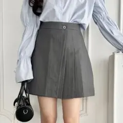 完売品 loueme インナーパンツ付ラップ風プリーツミニスカートのサムネイル