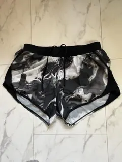 Under Armour 抽象模様 ショートパンツレディースS