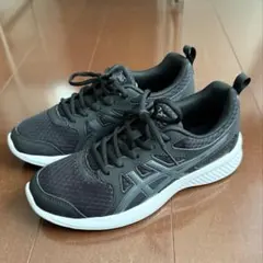 ASICS ブラック スニーカー
