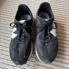 New Balance ランニングシューズ ブラック　327