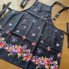 《 YUMI KATURA》レディース花柄エプロン　　濃紺
