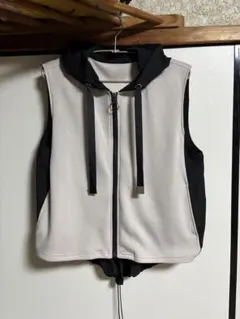 値引き不可！フード付きベスト