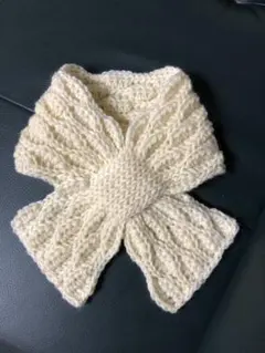 【ハンドメイド】可愛い模様編み❤️ショートマフラー　差し込み式