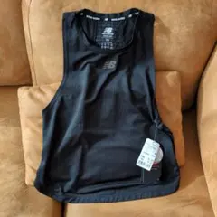 新品未使用)New Balanceレディース用トップス Sサイズ！定価5500円