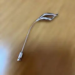 シルバー リーフ型ブローチ　入園式　入学式　フォーマル　ブローチ　シンプル