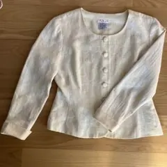 タルボットの白のノーカラージャケット