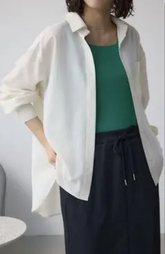 【新品未使用】AZUL by moussy イージーケアバックタックルーズシャツのサムネイル