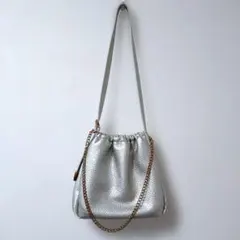 ショルダーバッグ　シルバー　チェーン付き　レディース