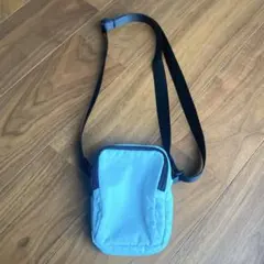 GU ショルダーバッグ　サコッシュのサムネイル