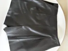 ブラック合成皮革ショートパンツ【美品】