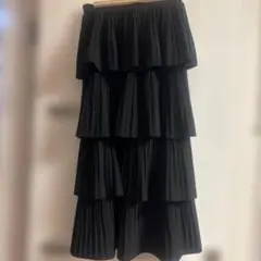 フリル付き黒ロングスカート