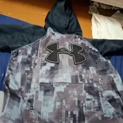 UNDER ARMOUR 迷彩柄パーカー YMD