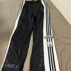 adidas アディブレイクフレアパンツ 珍しい