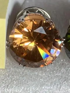 キュービックジルコニア　12カラット級　ブローチ　14mm玉　シャンパンカラー