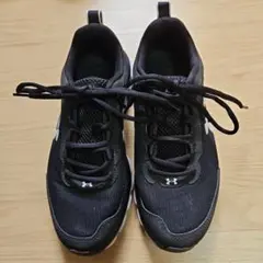 Under Armour Charged Assert スニーカー　25.5cm