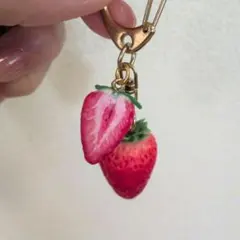 いちごのチャーム キーホルダー