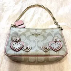 COACH シグネチャー ハート　チェーン ピンク　アクセサリーポーチ　スタッズ