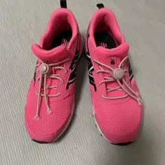 New Balance ピンク スニーカー　23㌢　新品