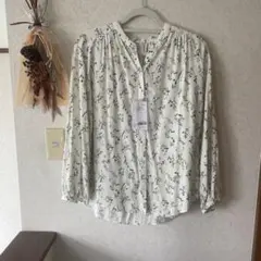 新品のタグ付き花柄レーヨンシャツ 長袖 レディース