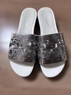 サンダル ヌエール