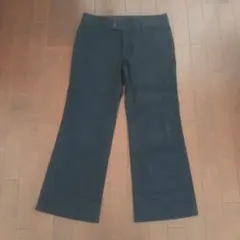 黒のフレアパンツ ユニクロ UNIQLO