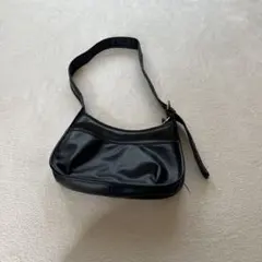 ブラックハンドバッグ