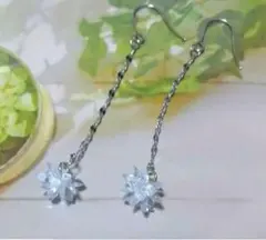 No.717 キュービックジルコニアのフラワーボールピアスorイヤリング