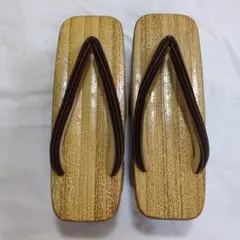 木目調 下駄 黒赤ストライプ鼻緒（女性用）