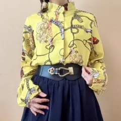 派手 スカーフ柄 チェーン柄 スタンドカラーシャツブラウス レトロ 個性的 黄色