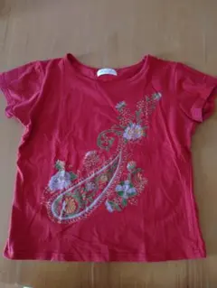 刺繍入り赤Tシャツ