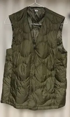 ユニクロ　ウルトラライトダウンコンパクトベスト　ウェーブキルト　オリーブ　M