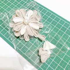 つまみ細工　ブローチ　コサージュ　秋　冬