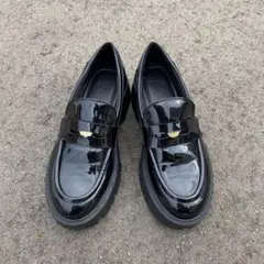 ZARA エナメル ブラック ローファー 厚底のサムネイル