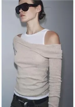 ZARA ダブルレイヤー風オフショルダー長袖Tシャツ　ベージュ　Mのサムネイル