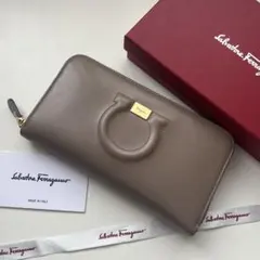402 極上美品 Ferragamo サルバトーレフェラガモ 長財布のサムネイル