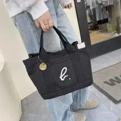 【ラスト1点】ブラック トートバッグ 仕切りあり キャンバス 黒 チャーム付き