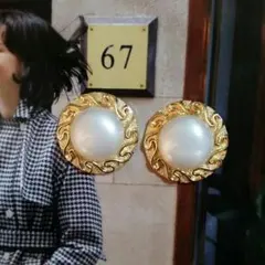 大ぶり♪ゴールド×ホワイトパール風ハンドメイドイヤリング☆