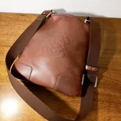 LOEWE ショルダーバッグ サコッシュ レザー ブラウン アナグラムのサムネイル