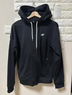 ヨネックス フード付きブラックウォームアップウェア　Ｏサイズ