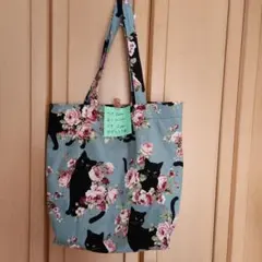 黒猫と花柄トートバッグ