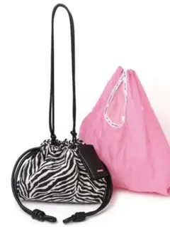 niko and… ショルダーバッグ　エコバッグ　ゼブラ柄巾着ショルダー