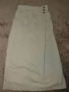 アイボリー ベージュボタン付きマキシ丈台形スカート