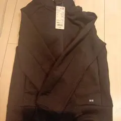 【新品・タグ付き】ユニクロ　ブラック フルジップパーカー 150cm