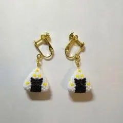 デリカビーズイヤリング(おにぎり)⑥ デリカビーズピアス(おにぎり)⑥ - メルカリ